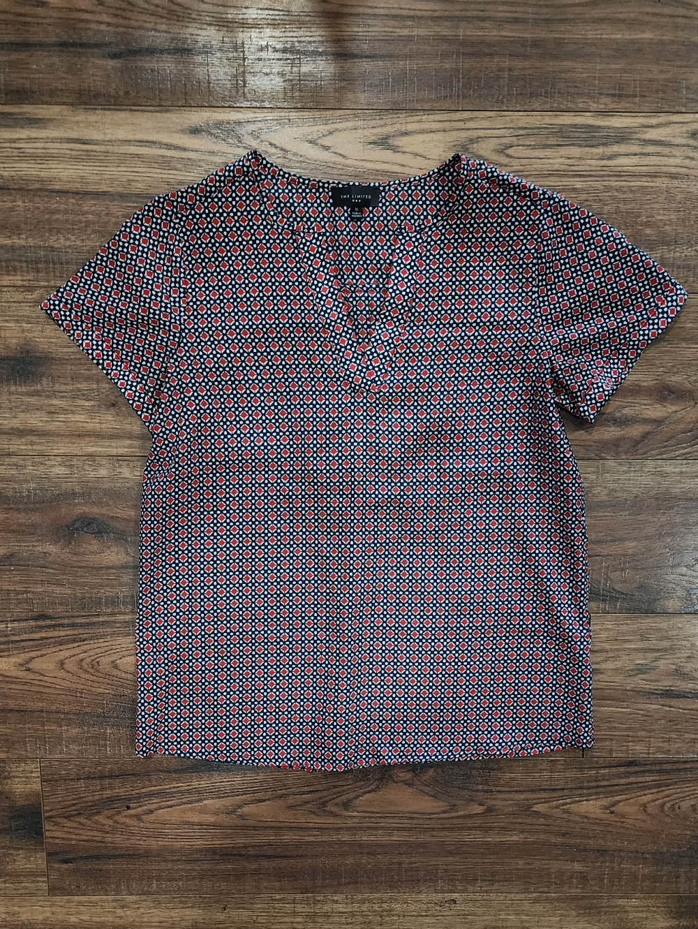 The Limited Women's Short Sleeve V-Neck Geometric Print Blouse Pullover X-Small